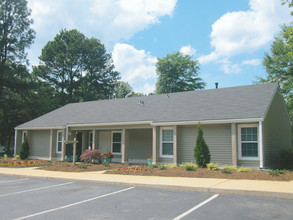 SOUTHERN PINES in Taylors, SC - Foto de edificio - Building Photo