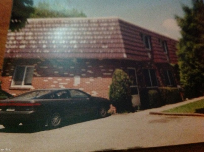 152 Glenn St in Pittsburgh, PA - Building Photo