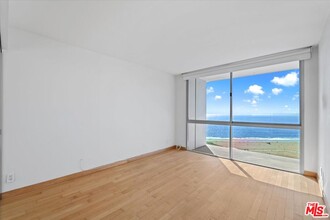 849 Ocean Ave-Unit -1101B in Santa Monica, CA - Foto de edificio - Building Photo