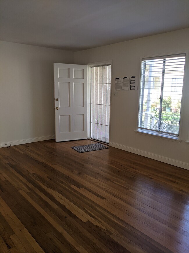 532 N Rosemary Ln in Burbank, CA - Building Photo - Building Photo