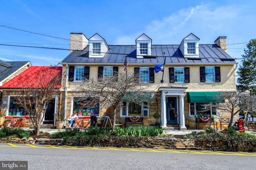 1 S Madison St in Middleburg, VA - Building Photo