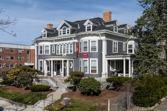 Merrill Hall in Worcester, MA - Foto de edificio - Primary Photo