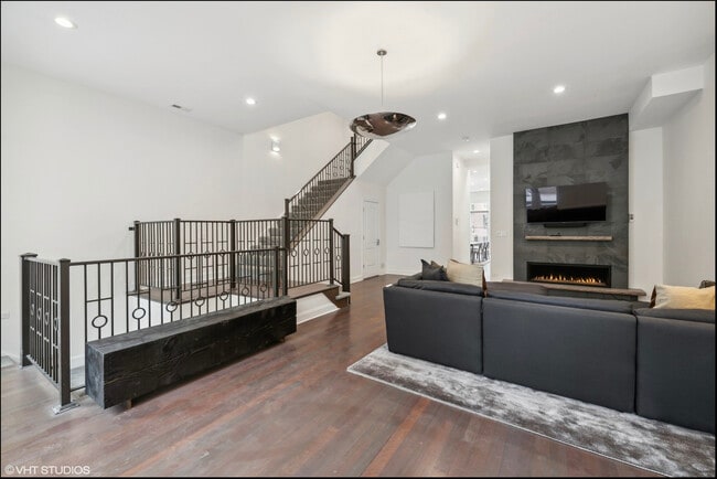 215 N Green St in Chicago, IL - Building Photo - Building Photo