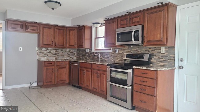 property at 17 Miami Rd