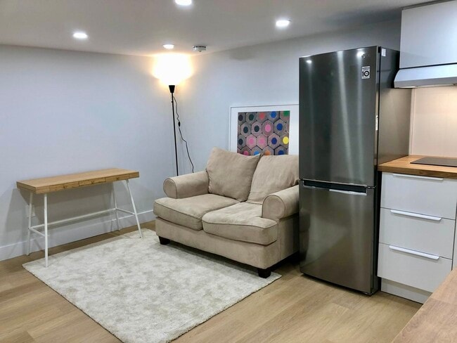 220 Palmerston Av in Toronto, ON - Building Photo - Building Photo