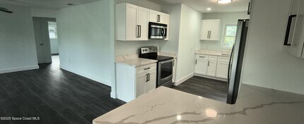 216 NE 3rd St in Satellite Beach, FL - Building Photo - Building Photo