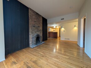 602 W Surf St, Unit 3 in Chicago, IL - Building Photo - Building Photo