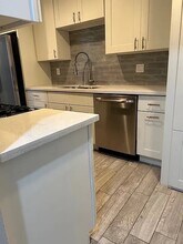 402 S Heliotrope Ave in Monrovia, CA - Building Photo - Building Photo