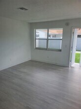 3941 SW 51st St in Fort Lauderdale, FL - Foto de edificio - Building Photo