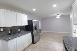 7941 Longridge Dr in Houston, TX - Building Photo - Building Photo