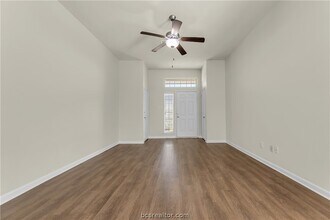 240 Fieldstone Pl in College Station, TX - Building Photo - Building Photo