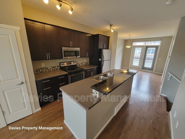 603 Watt Blvd SW in Edmonton, AB - Building Photo - Building Photo