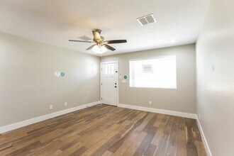 5124 S 23rd Ave in Phoenix, AZ - Foto de edificio - Building Photo