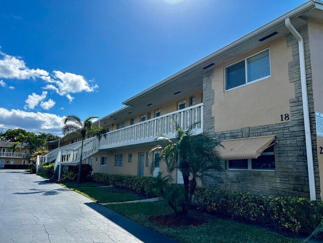 2222 NE 1st Way in Boynton Beach, FL - Building Photo - Building Photo