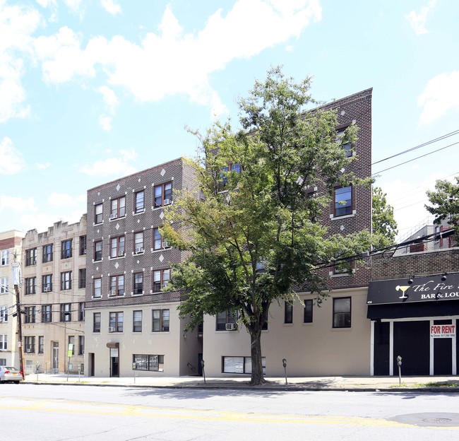 454 Riverdale Ave in Yonkers, NY - Foto de edificio - Building Photo