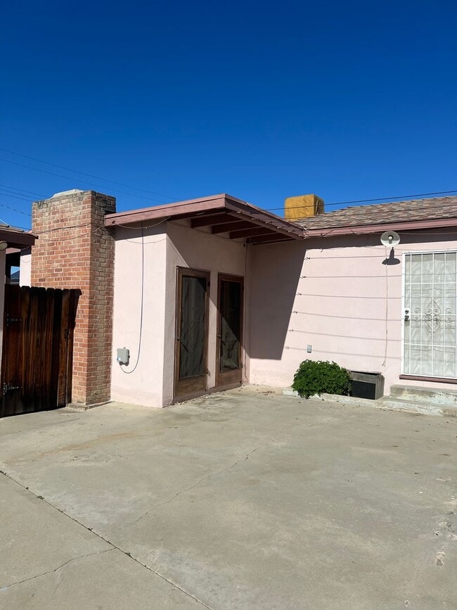 1421 El Rancho Dr