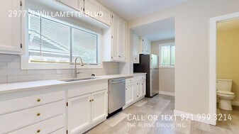 2977 N Willamette Blvd in Portland, OR - Building Photo