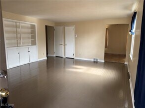 52 Willow Dr in Youngstown, OH - Building Photo - Building Photo