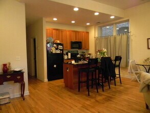 2049 N Sheffield Ave in Chicago, IL - Building Photo - Building Photo