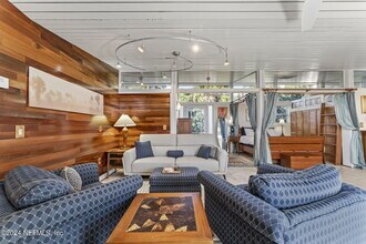 2337 Seminole Rd in Atlantic Beach, FL - Foto de edificio - Building Photo