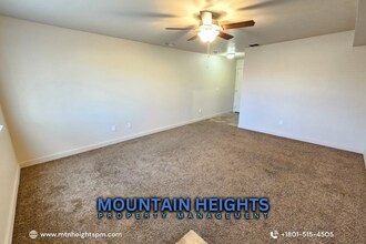 14397 S Oakfield Way in Riverton, UT - Building Photo - Building Photo
