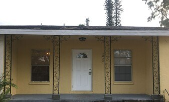 5832 S 38th St in Greenacres, FL - Building Photo