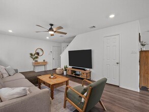 121 Cullen St in Angleton, TX - Building Photo - Building Photo
