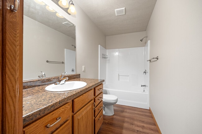 301 E 5th St, Unit 107