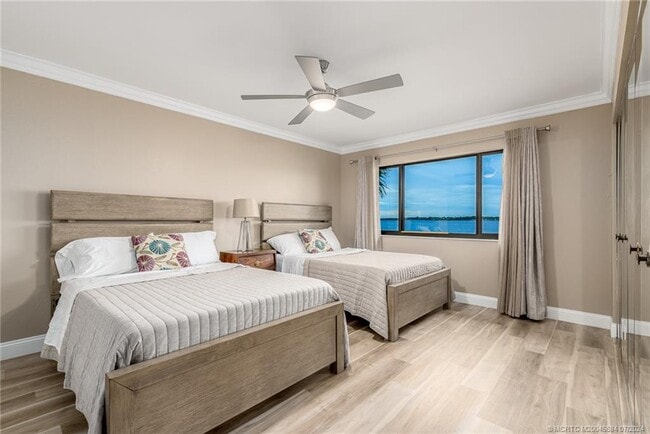 property at 3513 SE Sandpiper Ct