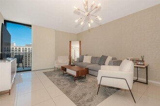 5300 Paseo Blvd in Doral, FL - Building Photo - Building Photo