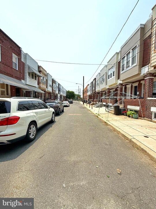 1520 S Myrtlewood St in Philadelphia, PA - Building Photo