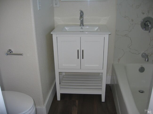 1324 Community Dr in St Helena, CA - Building Photo - Building Photo