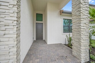 13917 Vivant Dr in Palm Beach Gardens, FL - Foto de edificio - Building Photo