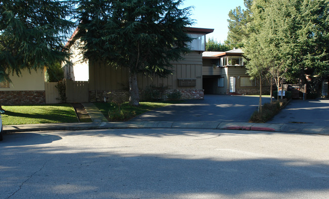 4315 Collins Ct in Mountain View, CA - Foto de edificio - Building Photo