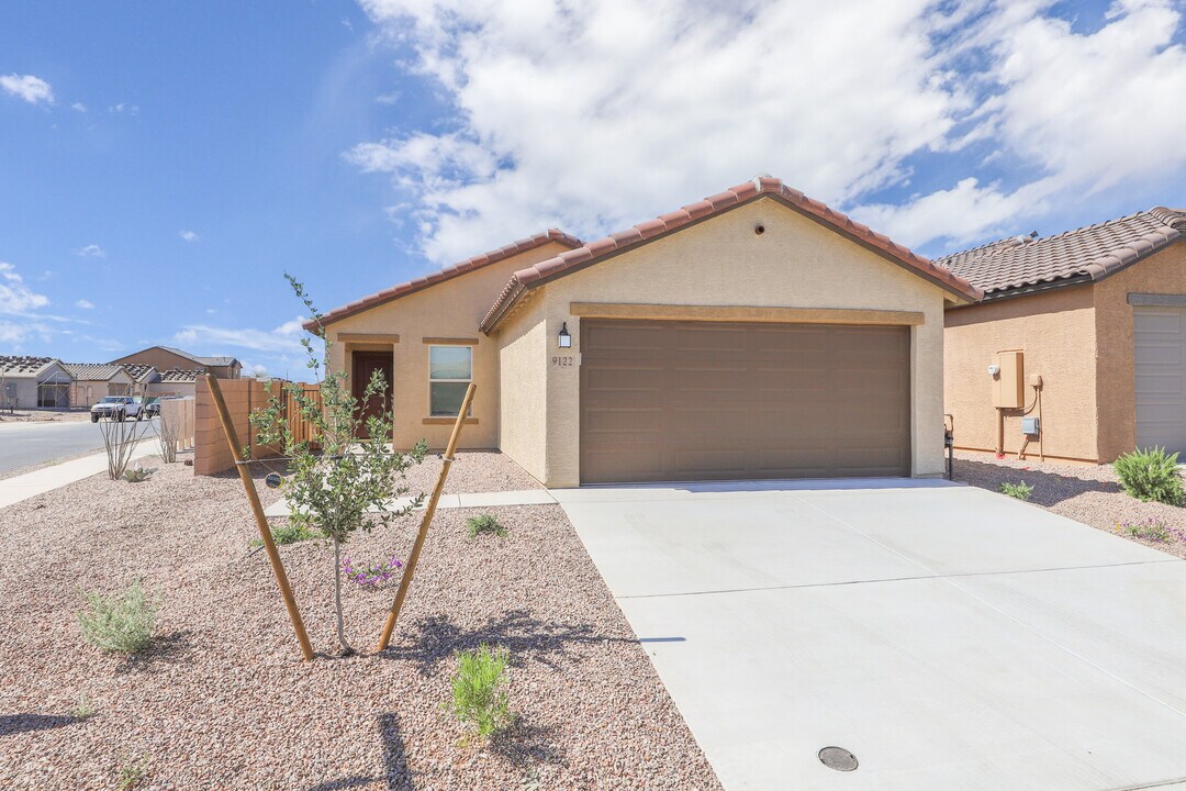 9122 E Red Blf Ct in Tucson, AZ - Building Photo