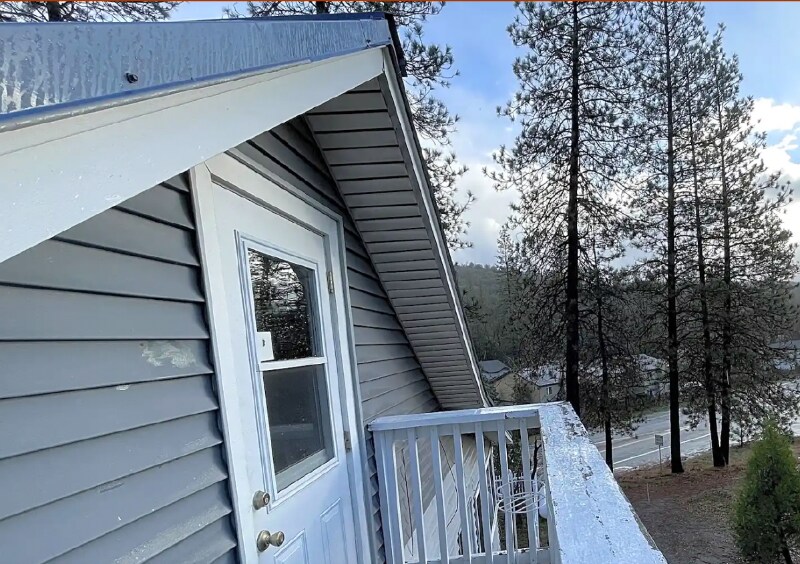 40482 Rd 222 in Bass Lake, CA - Building Photo