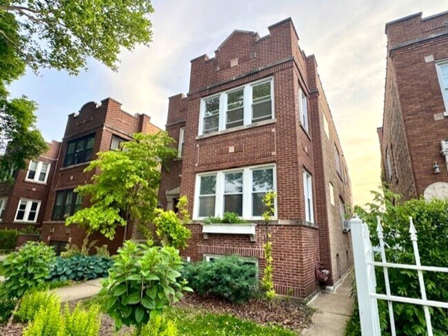 6724 N Campbell Ave in Chicago, IL - Building Photo - Building Photo