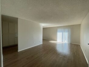 Canyon Villa in Colton, CA - Foto de edificio - Building Photo