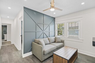 2009 W Dekle Ave in Tampa, FL - Building Photo - Building Photo