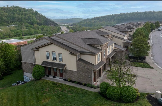 2223 Rolling Hills Dr in Covington, KY - Building Photo - Building Photo