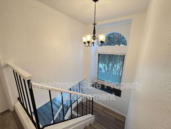 5715 Baltimore Dr in La Mesa, CA - Building Photo - Building Photo