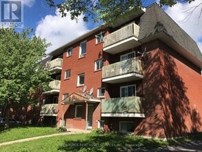 225-225 Presland Rd in Ottawa, ON - Building Photo - Building Photo
