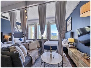 555 Evergreen St in Dallas, TX - Foto de edificio - Building Photo