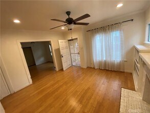 1132 Mariposa Ave in Los Angeles, CA - Building Photo - Building Photo