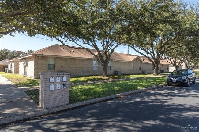 13 Ulex Ave in McAllen, TX - Building Photo - Building Photo