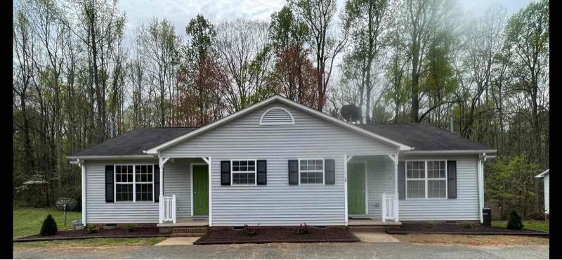 713 N Mountain St in Cherryville, NC - Building Photo