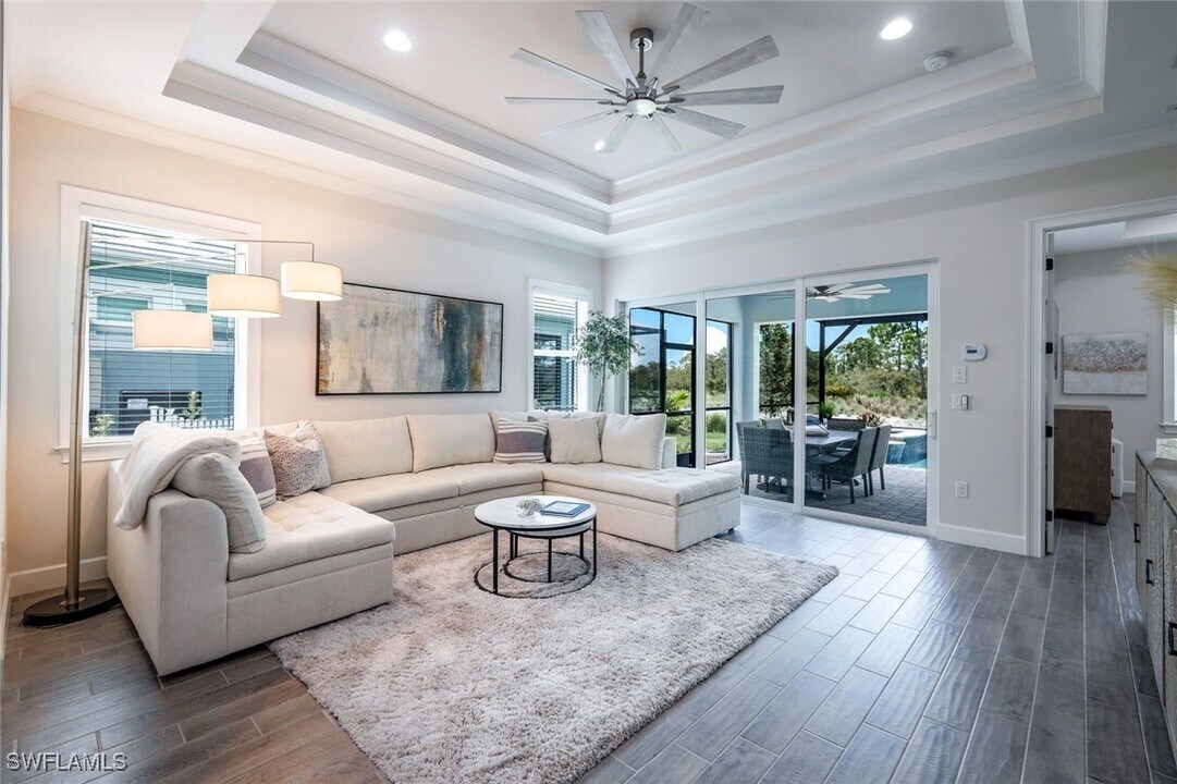 6875 Saona CT in Naples, FL - Building Photo