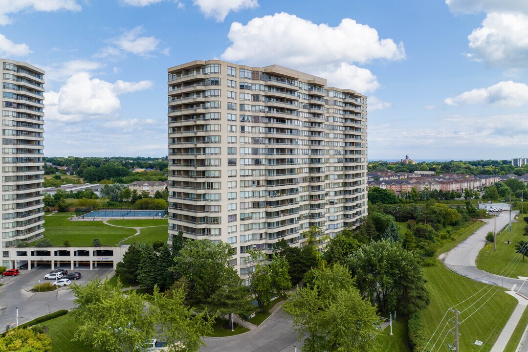 1 Greystone Walk Dr in Toronto, ON - Building Photo