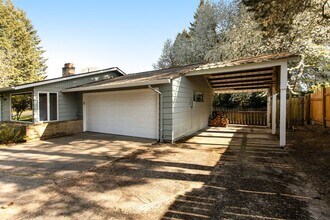 9370 SW Killarney Ln in Tualatin, OR - Building Photo - Building Photo