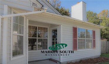 235 Laurelwood Dr in Savannah, GA - Building Photo - Building Photo